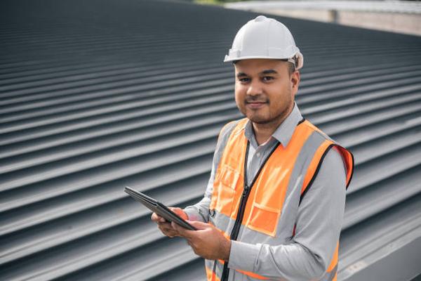 Working with Roof Installation Contractors During Home Inspections